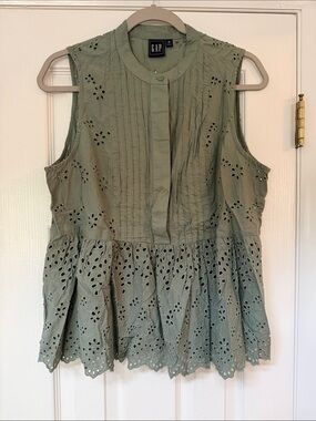 GAP Sleeveless Eyelet Peplum Top in Sage